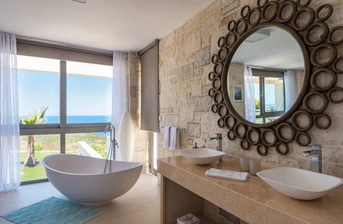 Kalathas Villa | 200 m² Villa ∙ 4 bedrooms ∙ 10 guests