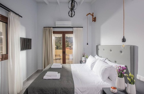 Archanes Villa | 210 m² Villa ∙ 6 bedrooms ∙ 18 guests