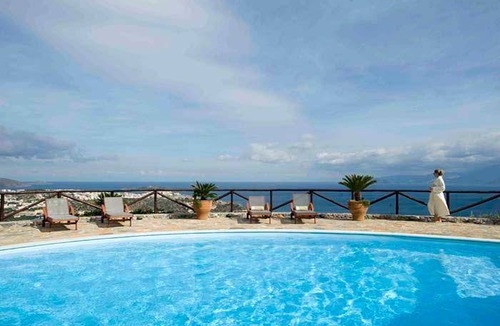 Agios Nikolaos Town House | 250 m² Farmhouse ∙ 5 bedrooms ∙ 10 guests