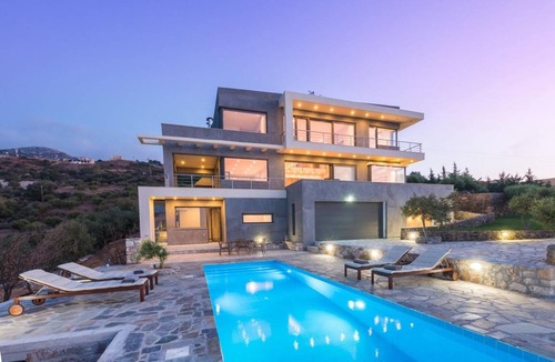 Sitia Villa | 250 m² Villa ∙ 3 bedrooms ∙ 6 guests