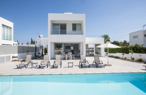 Protaras Villa | 250 m² Villa ∙ 5 bedrooms ∙ 10 guests