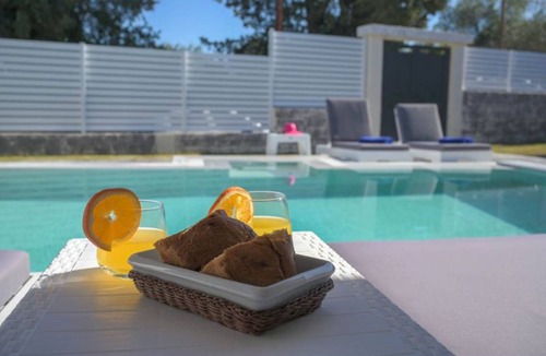 Notos Villa | 250 m² Villa ∙ 5 bedrooms ∙ 12 guests
