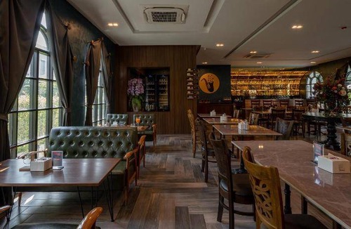 Racha Thewa Hotel | 28 m² Hotel ∙ 5 guests