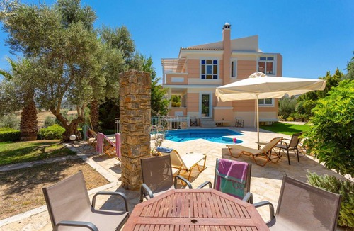 Agia Triada Villa | 280 m² Villa ∙ 5 bedrooms ∙ 10 guests