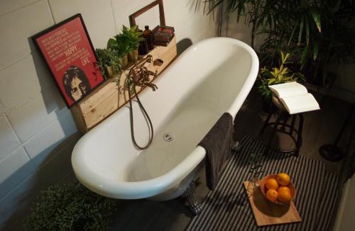 Huay Kaew House | 2BR House with Bathtub near Old City