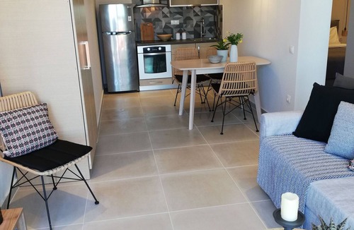 Katsarou Apartment | 2br Suite White gea with private pool no01