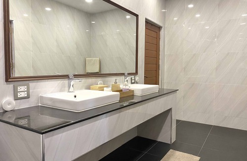 Ratchadaphisek Apartment | 3 Bedroom panoramic penthouse with kitchen