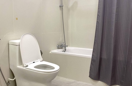 Ratchadaphisek Apartment | 3 Bedroom panoramic penthouse with kitchen