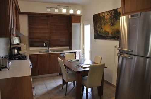 Zeytinlik Apartment | 3 Bedroom Apartment in Kyrenia City Center.