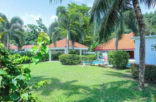 Pa Klok Villa | 3 Bedroom Pool Villa with large walled garden in Paklok