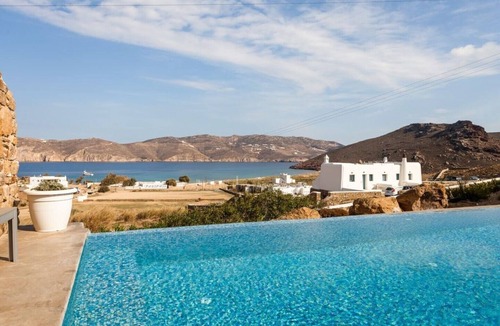 Panormos Villa | 3 Bedroom Villas with private pool
