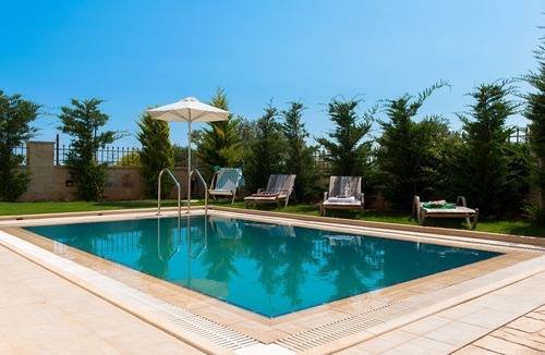 Adele Villa | 3-level Villa in close driving distance to beach