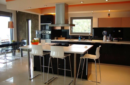 Notos House | 300 m² House ∙ 4 bedrooms ∙ 8 guests