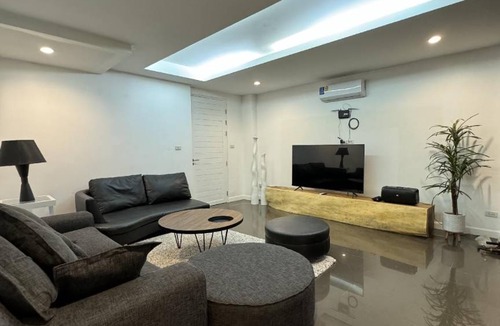 San Sai Villa | 325 m² Villa ∙ 4 bedrooms ∙ 8 guests
