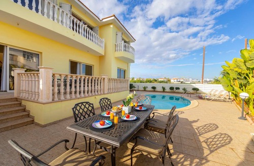 Kapparis Villa | 340 m² Villa ∙ 5 bedrooms ∙ 10 guests