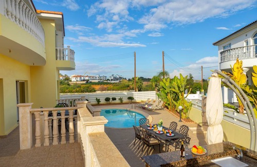 Kapparis Villa | 340 m² Villa ∙ 5 bedrooms ∙ 10 guests
