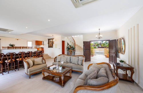 Kapparis Villa | 340 m² Villa ∙ 5 bedrooms ∙ 10 guests