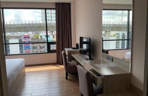 Bang Phlat Hotel | 35 Bow Hotel