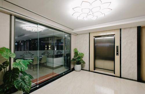 Ubon Ratchathani Hotel | 35 m² Hotel ∙ 2 guests