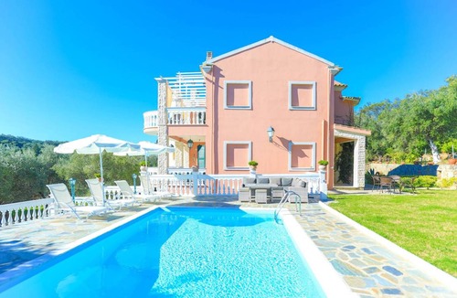 Ano Korakiana Villa | 380 m² Villa ∙ 4 bedrooms ∙ 9 guests