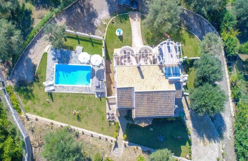 Ano Korakiana Villa | 380 m² Villa ∙ 4 bedrooms ∙ 9 guests