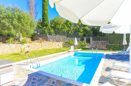 Ano Korakiana Villa | 380 m² Villa ∙ 4 bedrooms ∙ 9 guests