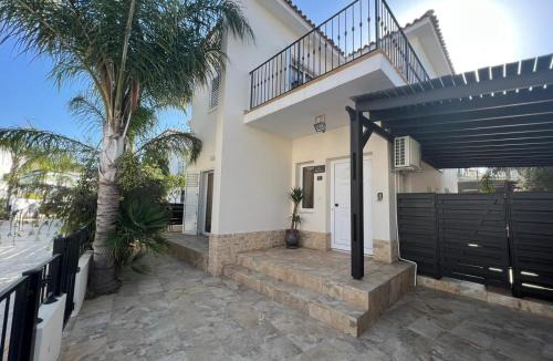 Pernera Villa | 3bdr villa-pool/700m from a blue flag beach!