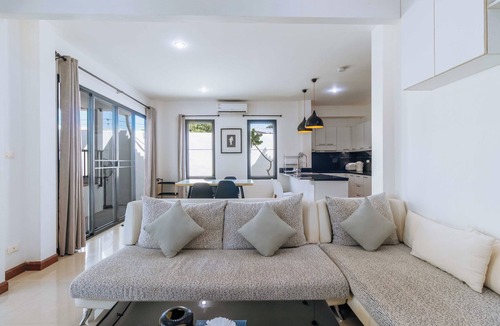 Cherngtalay Villa | 3BR Pool Villa Near Boat Avenue V303