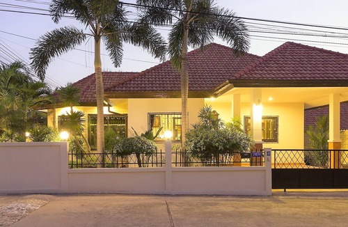 Nong Prue Villa | 4 Bed Luxury Villa with Private Pool near Walking Street & Beaches in Pattaya