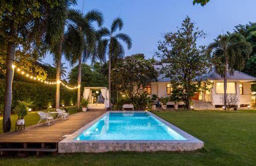 Sam Chuk House | 4000 m² House ∙ 5 bedrooms ∙ 26 guests