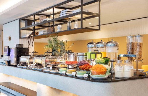 Rama 9 Hotel | 43 m² Hotel ∙ 127 guests