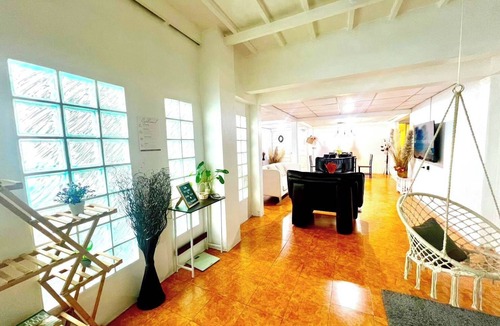 Ratchadaphisek House | 5 bedroom Family Friendly House Huai Khwang Bangkok