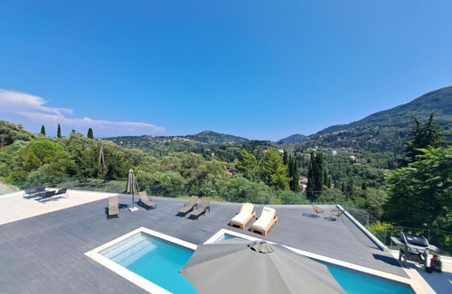 Dafnata Villa | 5 Bedroom Luxury Villa