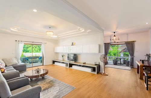 Chalong Villa | 5 bedrooms Private Pool Villa with large kitchen and large garden