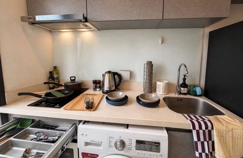 Sukhumvit Condo | 5 min to BTS Fully Equipped Kitchen with City View