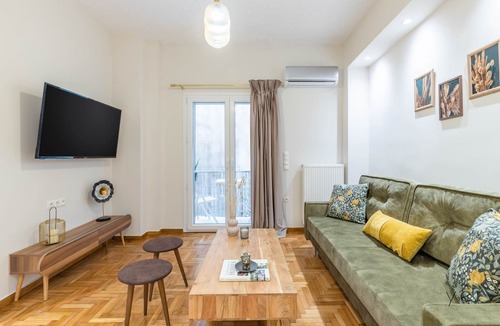 Koukaki Hotel | 5-Minute Away to Acropolis | Boutique Style Home