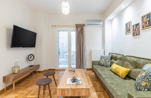 Koukaki Hotel | 5-Minute Away to Acropolis | Boutique Style Home