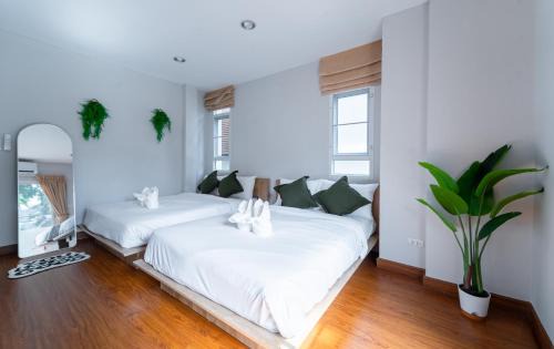 Phra Khanong Nuea House | 5 star Spacious & Bright 4BR House with cinema