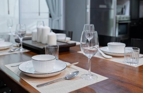 Phra Khanong Nuea House | 5 star Spacious & Bright 4BR House with cinema