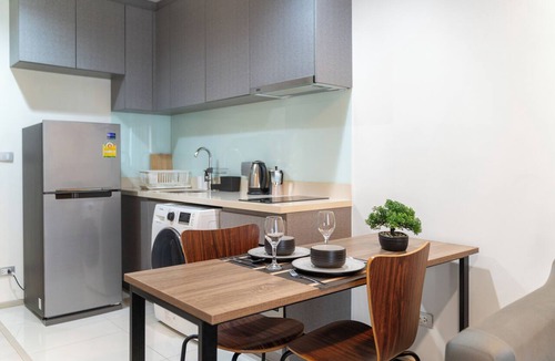 Sukhumvit Apartment | 5 Star Sukhumvit 1BR apt Pool, Gym, Sauna Thong lo