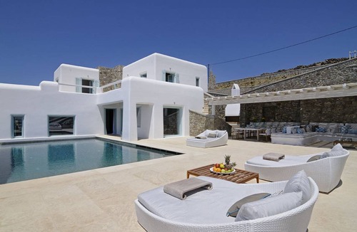 Agios Ioannis Villa | 550 m² Villa ∙ 9 bedrooms ∙ 18 guests