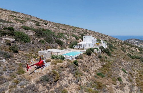 Paros Villa | 630 m² Villa ∙ 12 bedrooms ∙ 24 guests