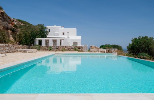 Paros Villa | 630 m² Villa ∙ 12 bedrooms ∙ 24 guests