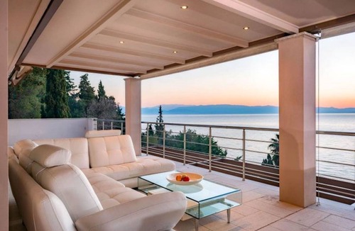 Perama Villa | 650 m² Villa ∙ 6 bedrooms ∙ 12 guests