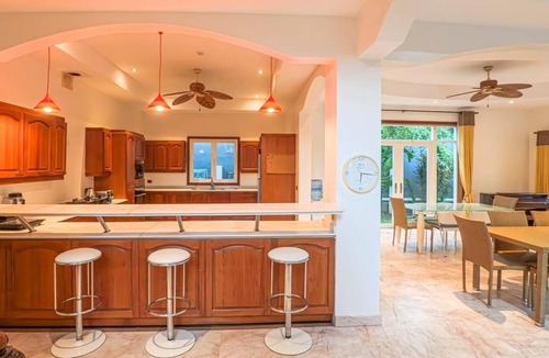 Kathu Villa | 7 Bedroom Pool Villa in Kathu SV1
