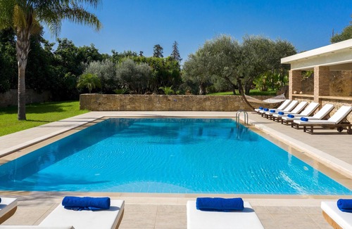 Souda Villa | 7 Bedroom Superb Villa Melitini, Sleeps 16