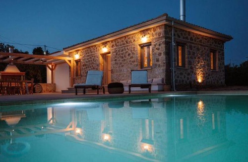 Loutsa Villa | 70 m² Villa ∙ 1 bedroom ∙ 4 guests