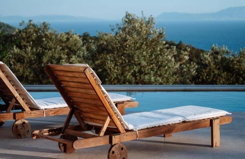 Loutsa Villa | 70 m² Villa ∙ 1 bedroom ∙ 4 guests