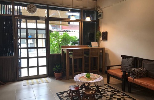 Thanon Nakhon Chai Si House | 80 m² House ∙ 2 bedrooms ∙ 4 guests