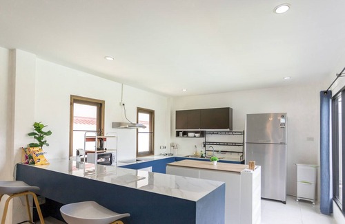 San Sai Villa | 9 BR Huge Pool Villa near Central Festival. 15 Min to Old city and Nimman